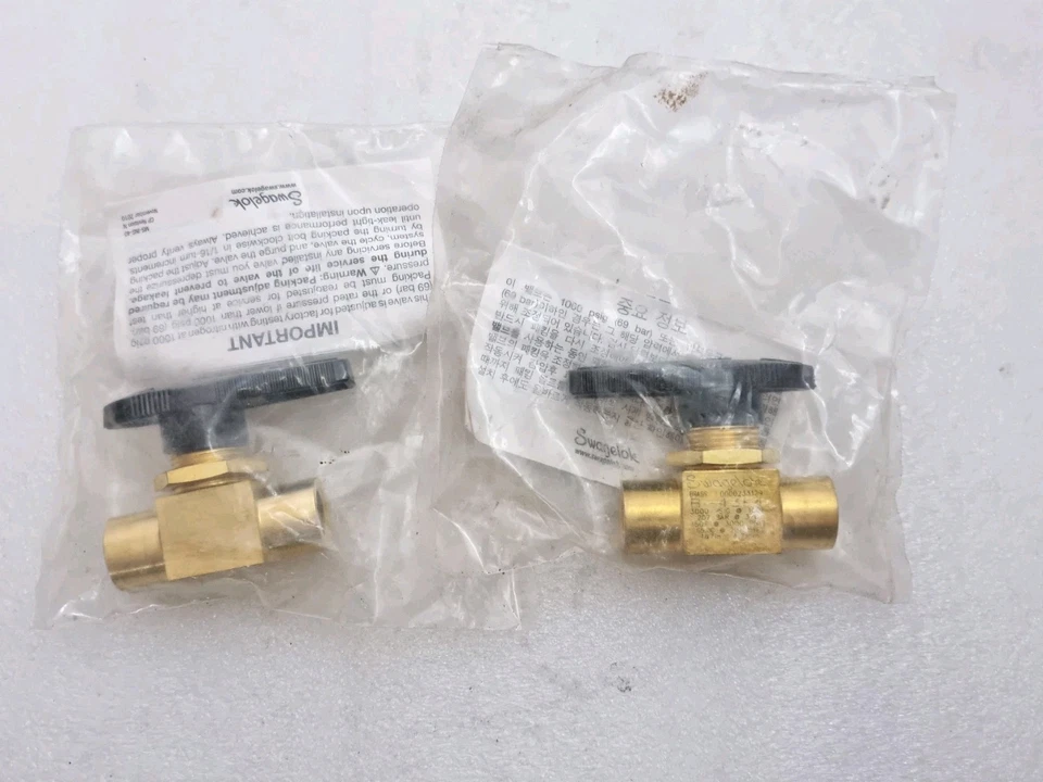 New Swagelok B-43F4 Brass 40 Series Ball Valve B43F4